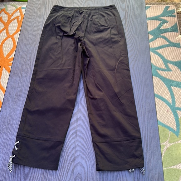 Woman’s Talbots Crop Pants - Picture 4 of 4